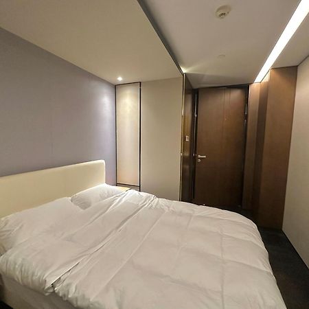 Zhome-Luxury Three-Bedroom Suite-Near The Bund เซี่ยงไฮ้ ภายนอก รูปภาพ